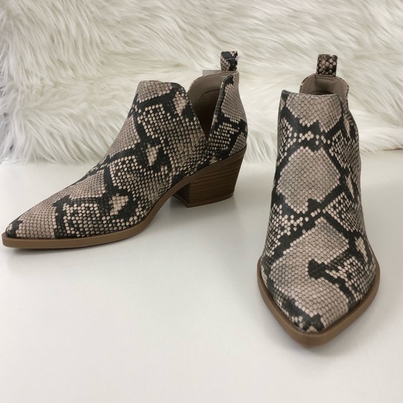 Universal Thread Shoes - 🎉Host Pick!!🎉Cari Cut-Out Ankle Boots